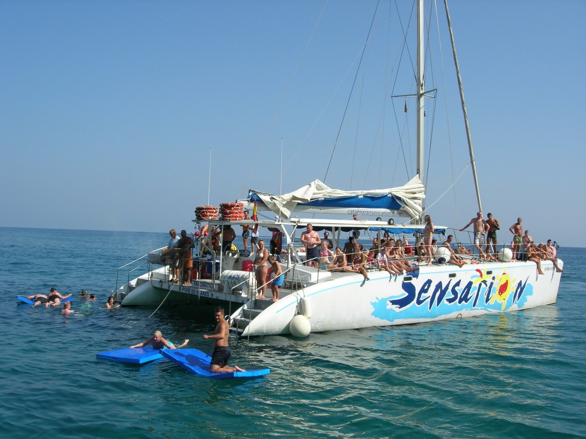 Copia-de-illusion-029 a group of people on a boat in the water