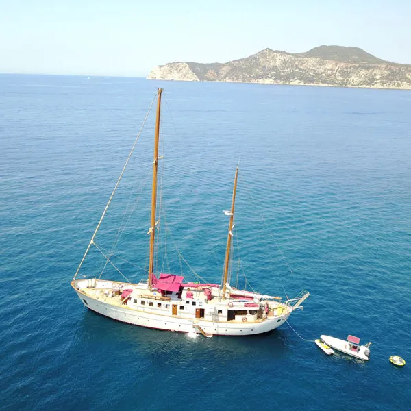 a small boat in a body of water